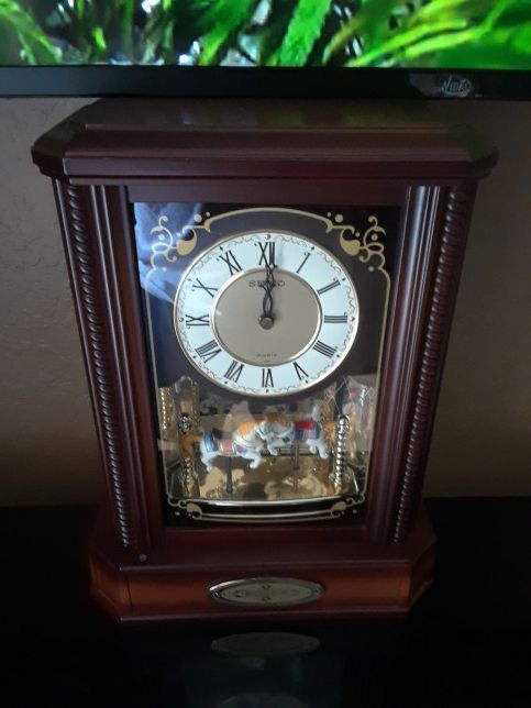 Seiko Carousel Mantel Clock for Sale in Pompano Beach, FL - OfferUp