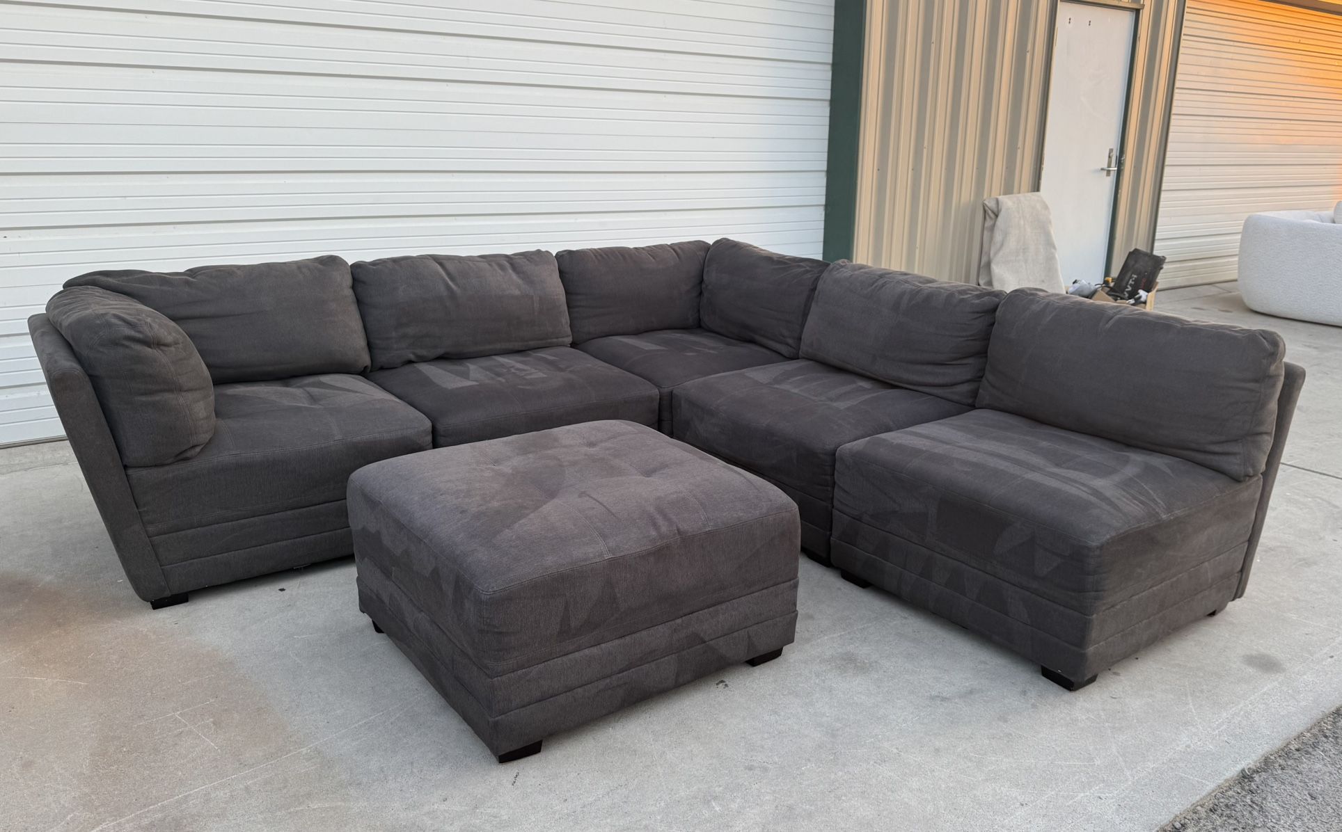 6 PIECE MODULAR SECTIONAL WITH OTTOMAN