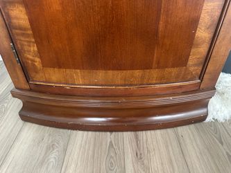 Entertainment center