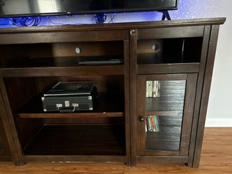 Entertainment center