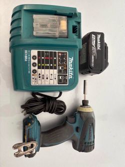 Makita XDT04 Impact Driver, Charger and Battery