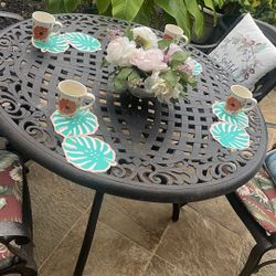 Light Metal Table With 4 Chairs