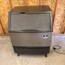 COMMERCIAL ICE MAKER