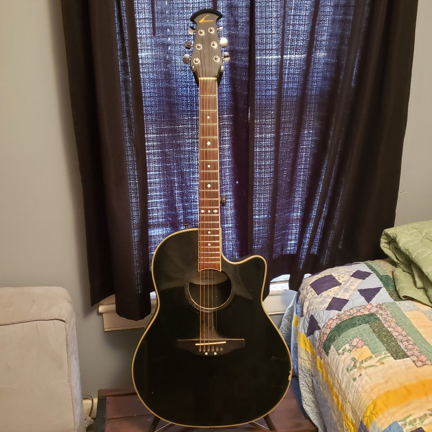 OVATION CELEBRITY ACOUSTIC/ELECTRIC GUITAR