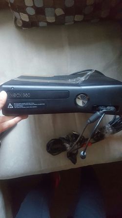 X box 360 with 2 controllers