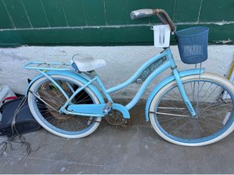Beach cruise. Bike. It needs air. Ready to go.