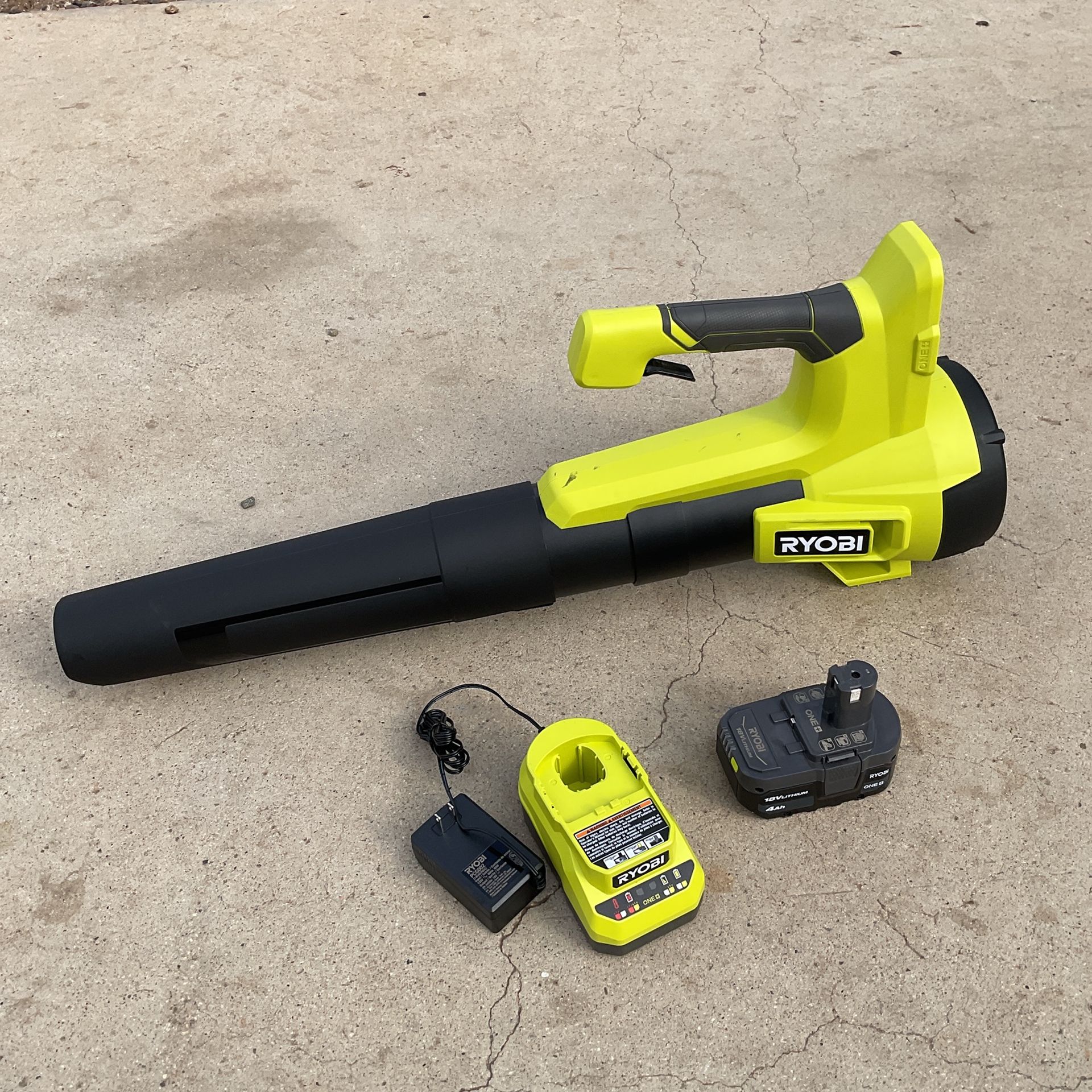 RYOBI ONE+ 18V 100 MPH 350 CFM Cordless Battery Variable Speed Jet Fan Leaf Blower with 4.0 Ah Battery and Charger