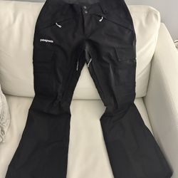 Patagonia Women’s Snowboarding Pants XS Used Once