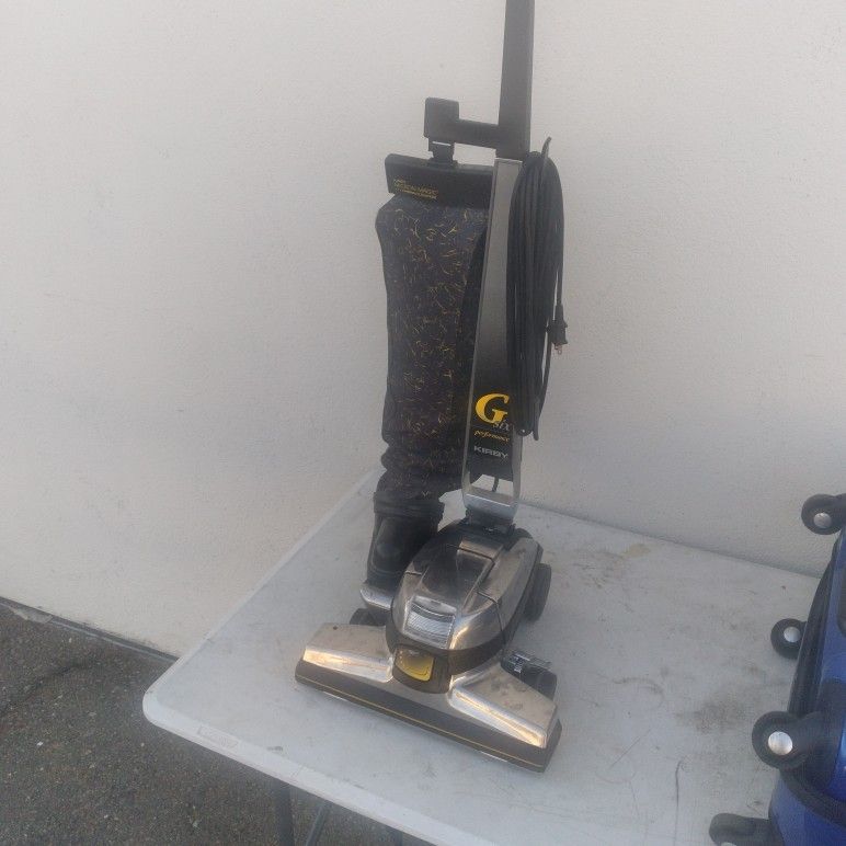 KIRBY G 6 g six Upright Vacuum heavy-duty commercial grade vacuum Works Great
Cash sale please