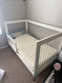 Delta sloane 4-1 acylic convertible crib