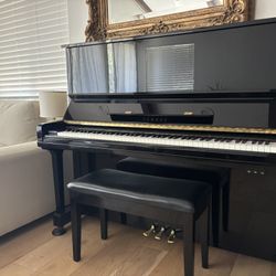 Yamaha U30Bl upright Piano