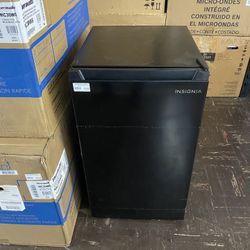 Insignia™ - 4.4 Cu. Ft. Mini Fridge with ENERGY STAR Certification - Black National Appliance Liquidators Everett