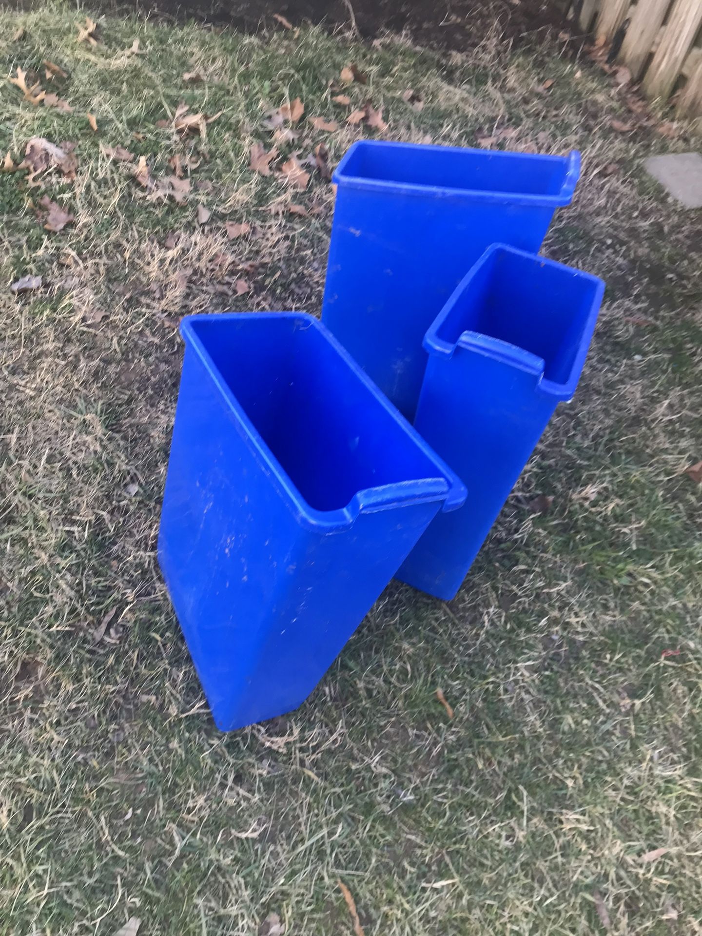 Three Bleu Pet Food Contenairs (NO SHIPPING)