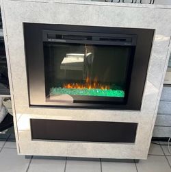Dimplex Fireplace Insert [Like New ] Changes Colors . Has Booklet 