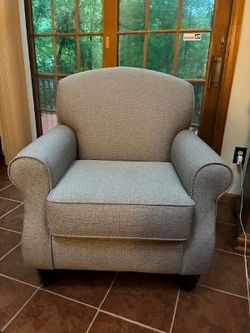GRAY LIVING ROOM CHAIR, EUC, LIKE NEW