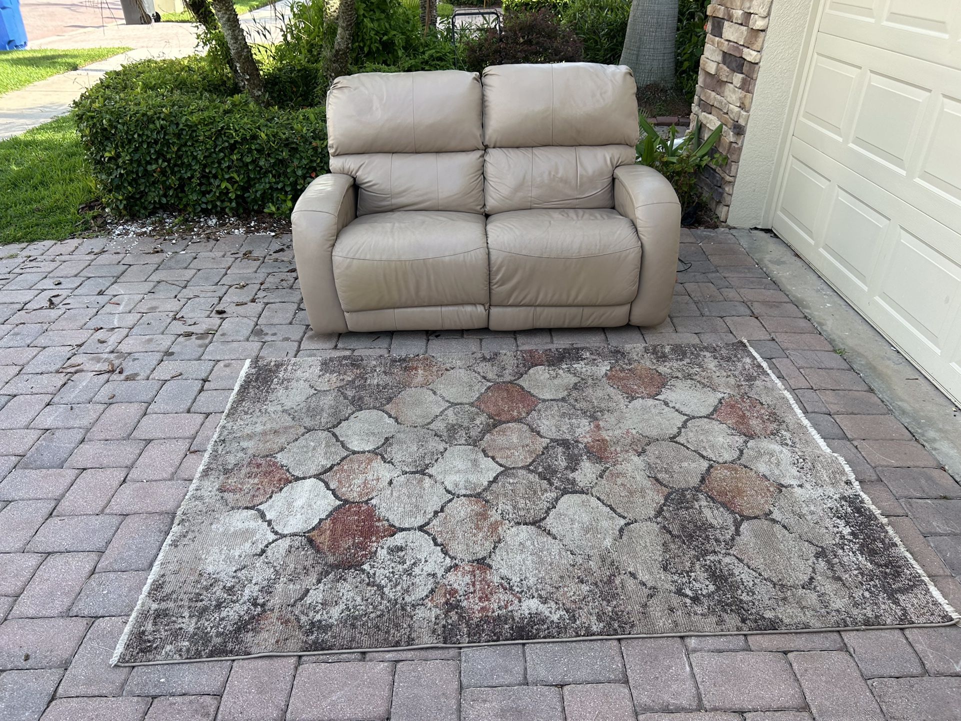 Sofa King Comfortable Beige Leather Electric Recliner For Sale Free Local Delivery 🚚