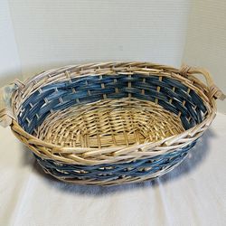 Large WICKER BASKET Oval Shaped RATTAN Carry Container 18”L, 15” W,6” H