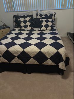 Queen bed with comforter