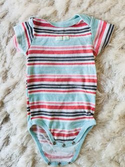 Adorable baby clothes size 6 - 9 months