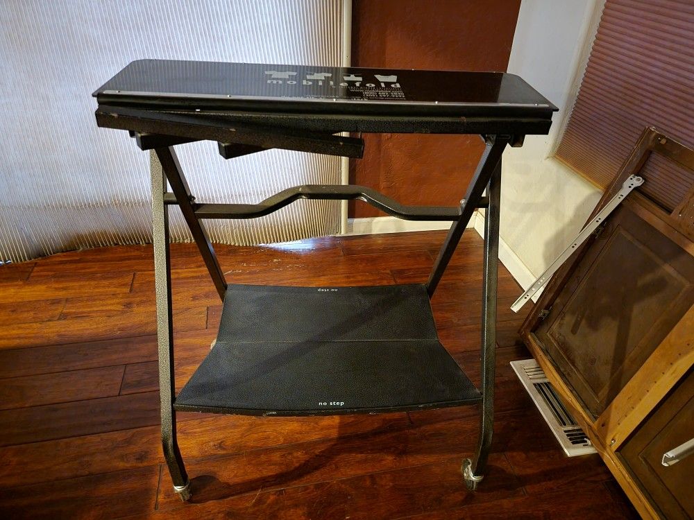 MobileFold Folding Table