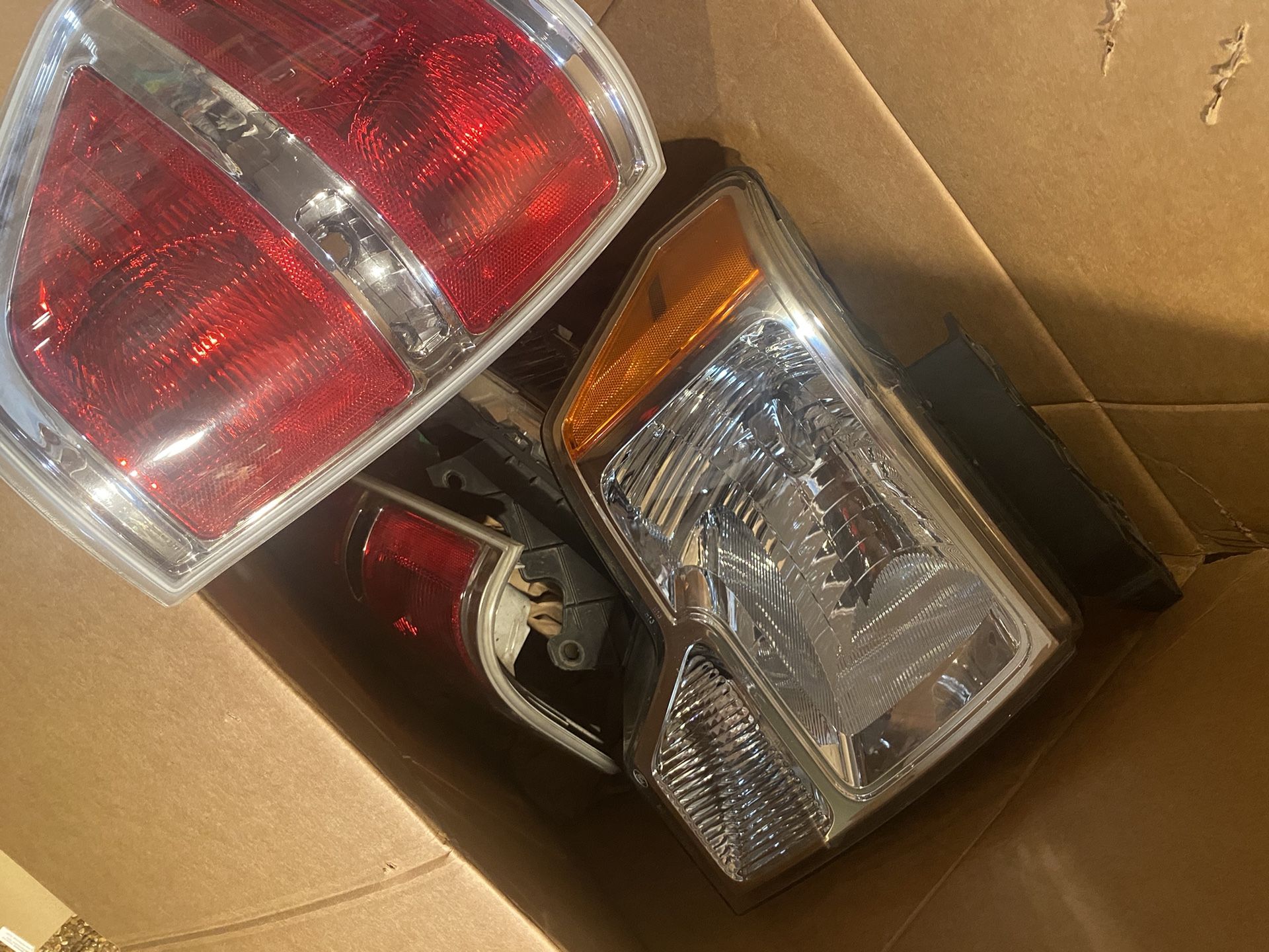 09-14 F-150 Headlight And Tail Light
