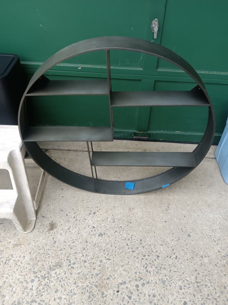 Round Metal Picture Art