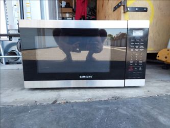 Samsung 1.9 cu. ft. 950W used microwave