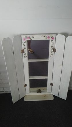 Shabby chic mirror window