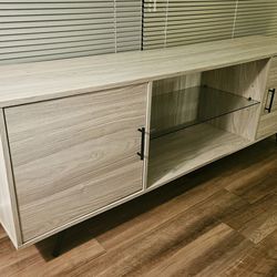 TV STAND WITH GLASS SHELF