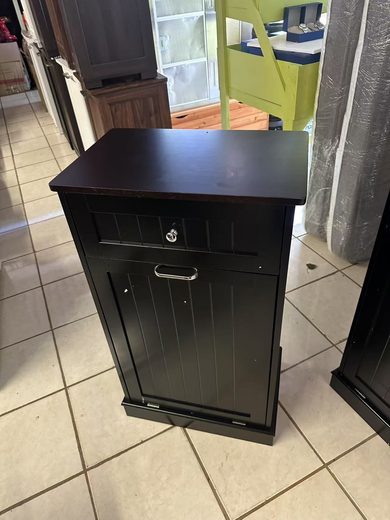 Tilt Out Trash Cabinet, Freestanding Wooden Kitchen Trash Recycling Cabinet with Drawer & Removable Cutting Board, Dog Proof Trash Can Cabinet, Black-