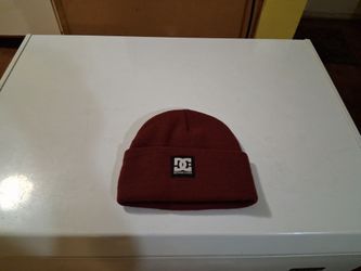 Men's DC winter beanie burgundy brand new