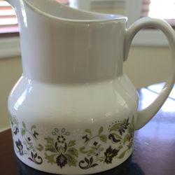 Like NEW Royal Doulton Creamer