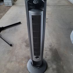 Rotating Fan w/ Remote 