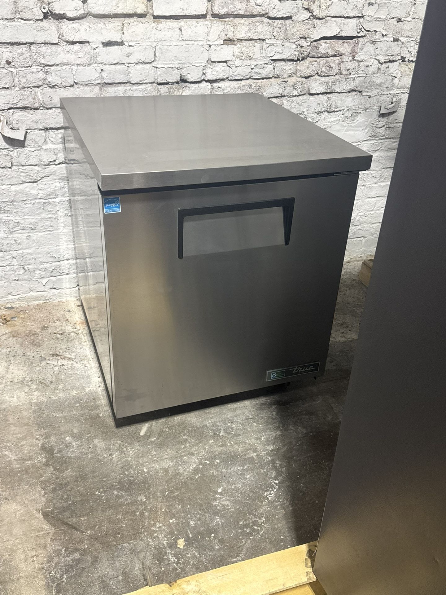 True Refrigeration Commercial Under- counter Right Hinge One Section Reach In