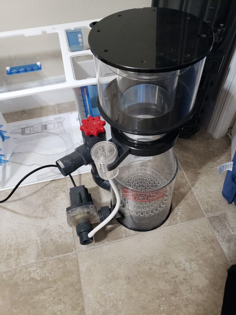 Saltwater Aquarium Setup With A Mrac And A Protein Skimmer