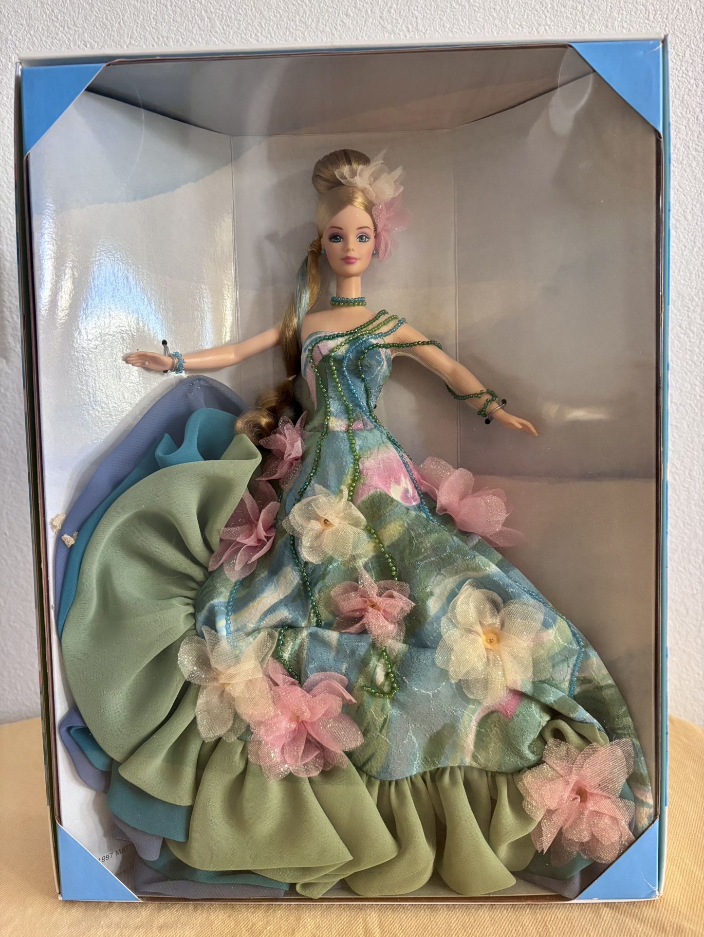 Collector Barbie - Water Lily Barbie Inspired by Claude Monet (1997) - “Artists Series “.