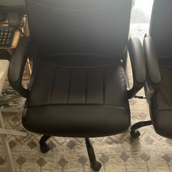 2 Desk Chairs 