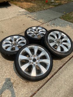 Infiniti Q60 wheels / rims / tires