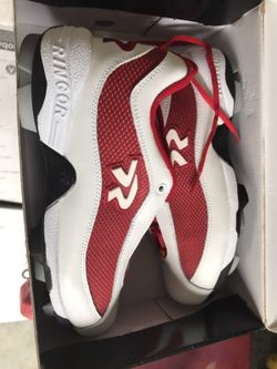 Woman's ringor softball cleats