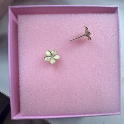 gold earrings