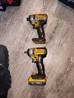 DeWalt 20V XR Impact Driver and Impact Wrench Set