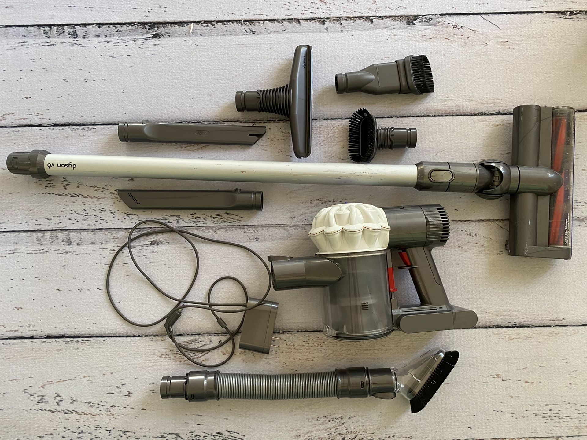 Dyson V6 + Genuine Handheld Tool Kit