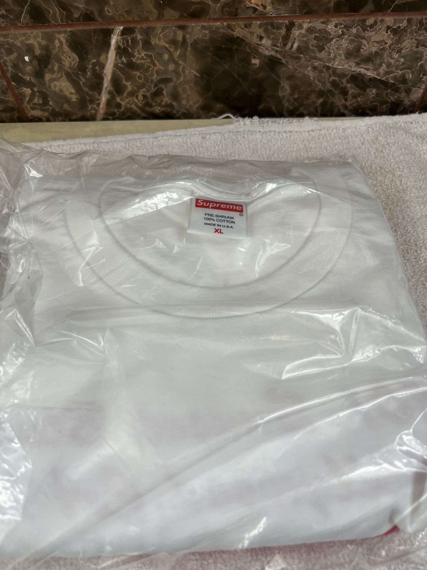 DS NWT Supreme Louis Vuitton LV Box Logo T-Shirt Size M for Sale in San  Marino, CA - OfferUp