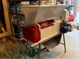 Wine making : Crusher destemmer