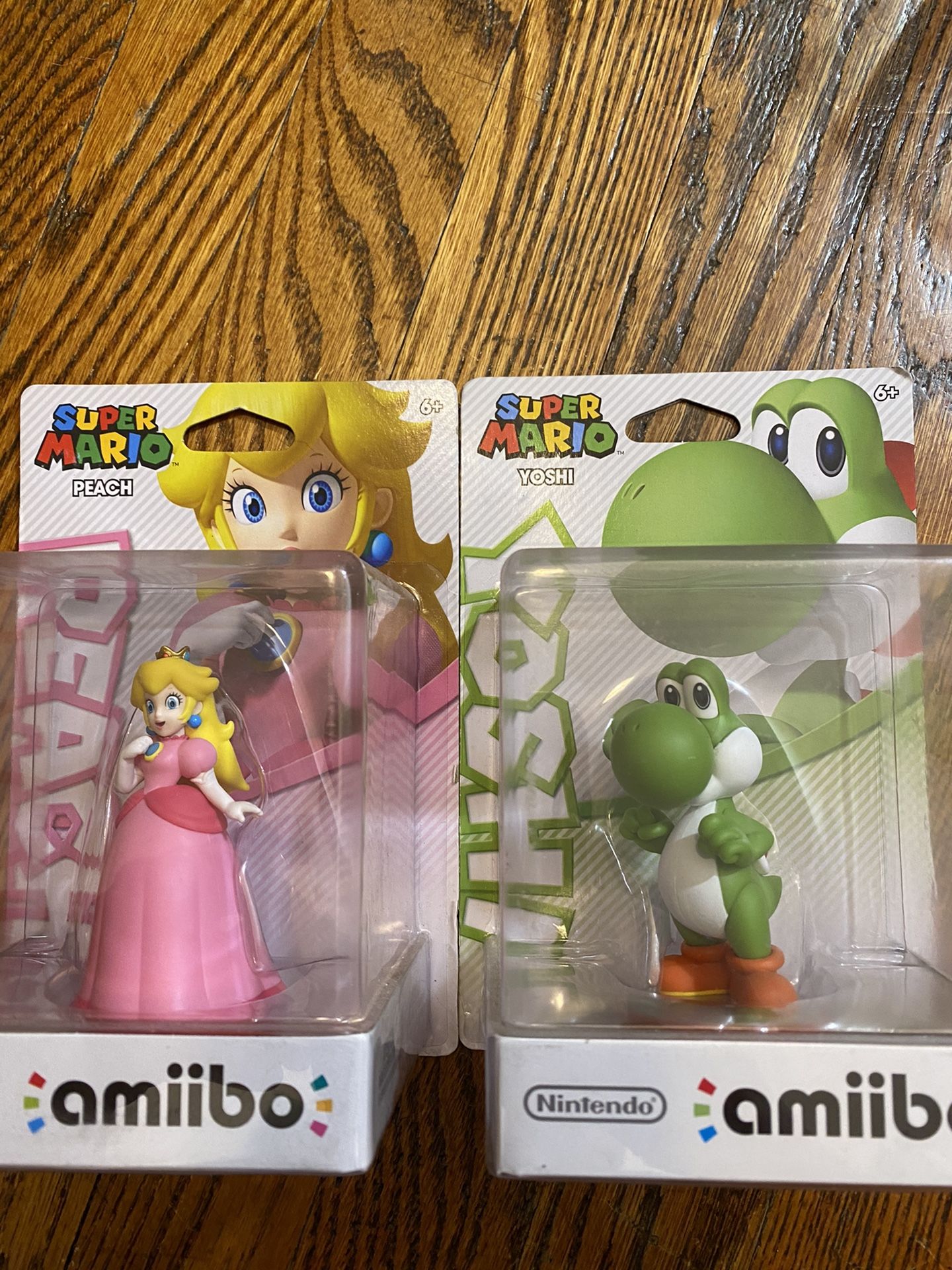 Amiibo Nintendo super Mario brothers Yoshi and peach