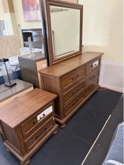 Queen Bed Room Set On Sale