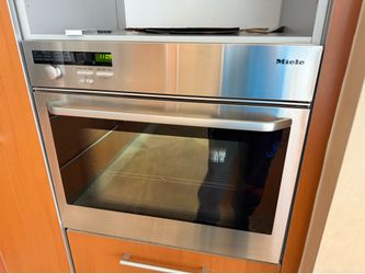 High-End Miele Stainless Steel Built-In Wall Oven