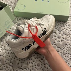 BRAND NEW OFF WHITE SHOES $400