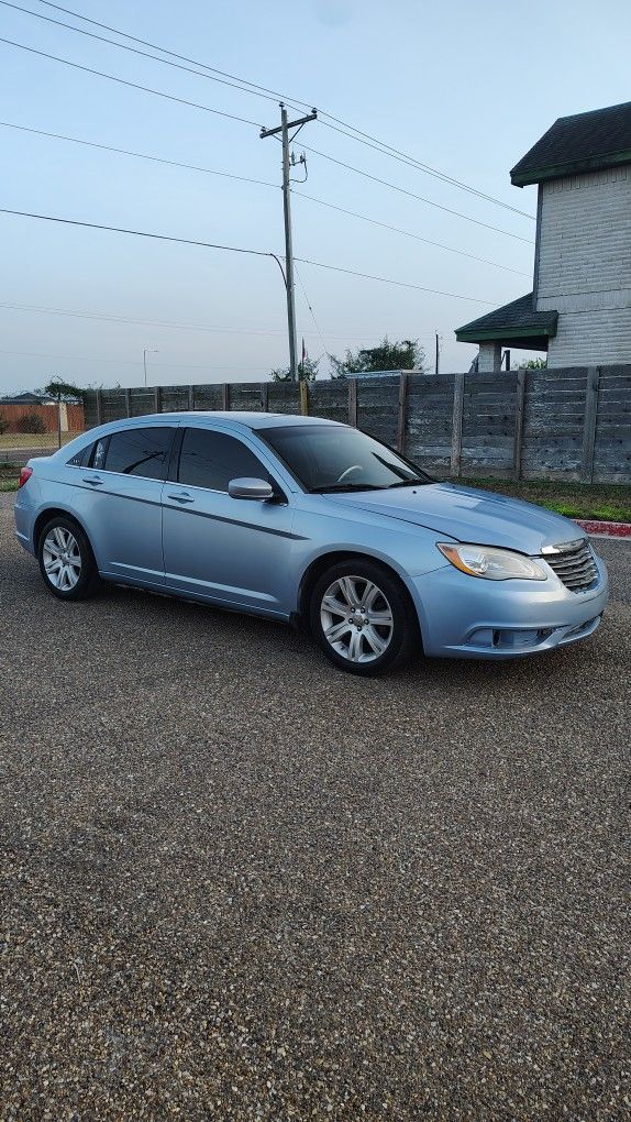 2013 Chrysler 200