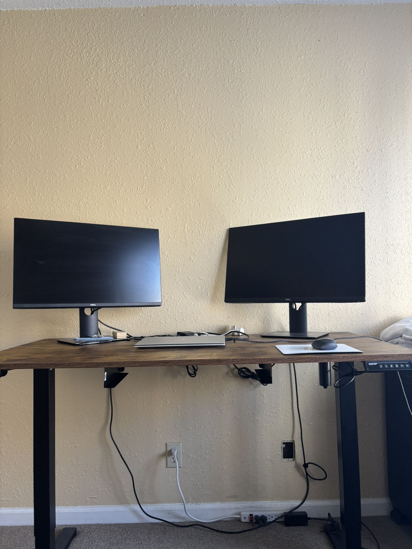 2 Dell Flat Panel Monitors 27 Inc